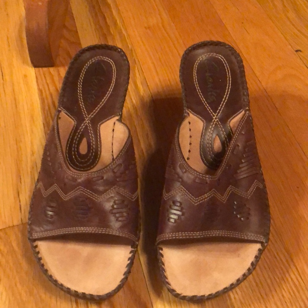 Leather sandal beautiful stitching